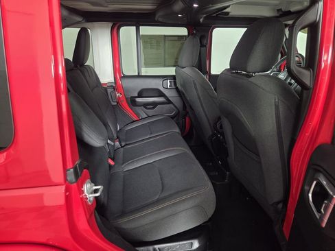 Certified 2025 Jeep Wrangler Sahara w/ Safety Group image 31