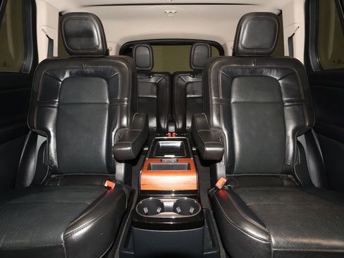 Used 2022 Lincoln Aviator Reserve w/ Equipment Group 201A AWD/4WD image 32