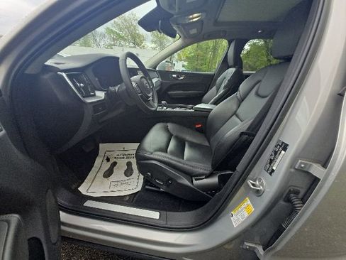 Certified 2023 Volvo XC60 B5 Core AWD/4WD image 11