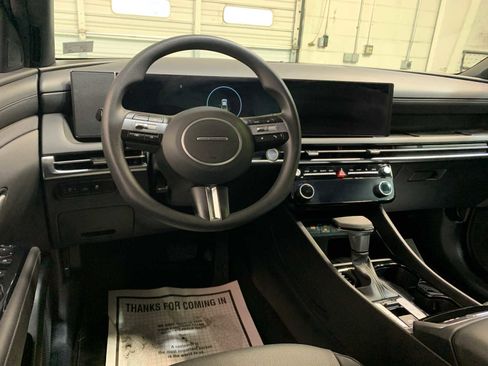 Used 2025 Hyundai Santa Cruz SEL image 4