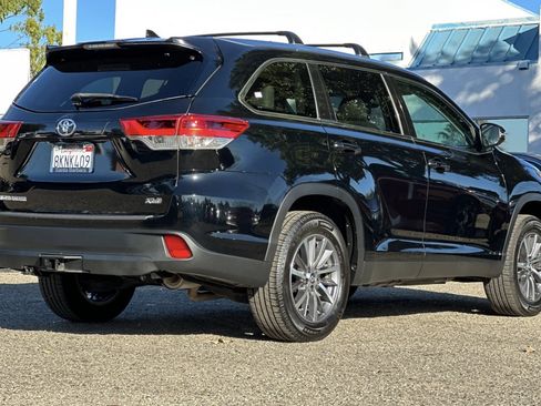 Used 2019 Toyota Highlander XLE image 4