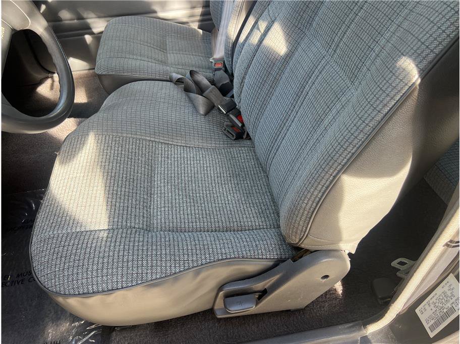 Used 1990 Toyota Pickup Deluxe RWD image 12