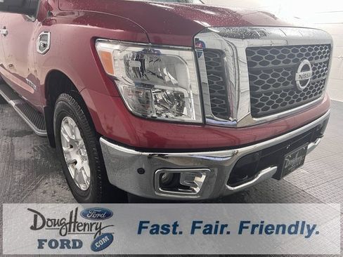 Used 2017 Nissan Titan SV image 8
