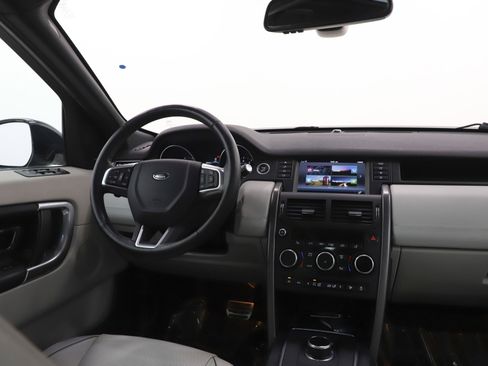 Used 2017 Land Rover Discovery Sport HSE Luxury image 14