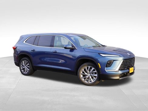Used 2025 Buick Enclave Preferred AWD/4WD image 2