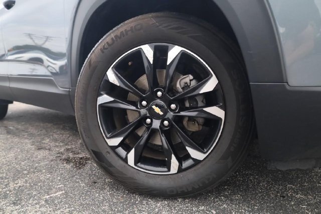 Used 2022 Chevrolet TrailBlazer LT FWD image 2