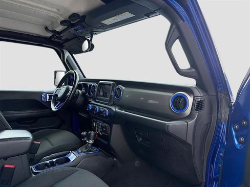 Used 2020 Jeep Wrangler Unlimited Sahara image 30