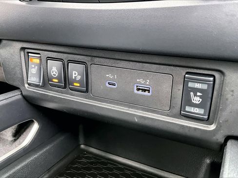 Used 2023 Nissan Frontier SV w/ SV Premium Package image 34