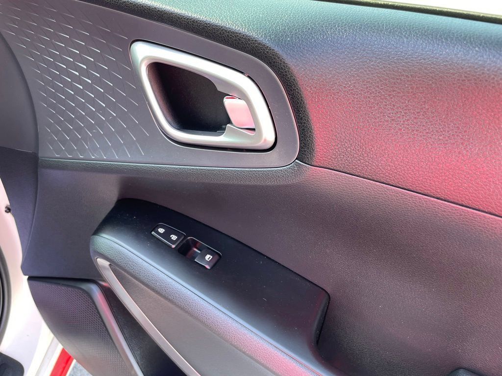 Used 2020 Kia Soul GT-Line FWD image 29