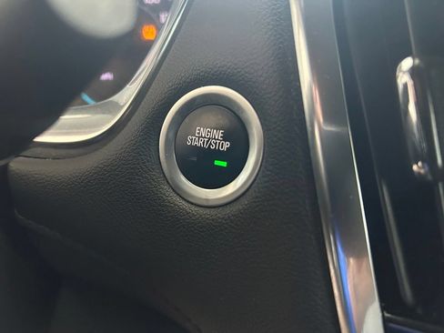 Used 2023 Chevrolet Traverse RS FWD image 50