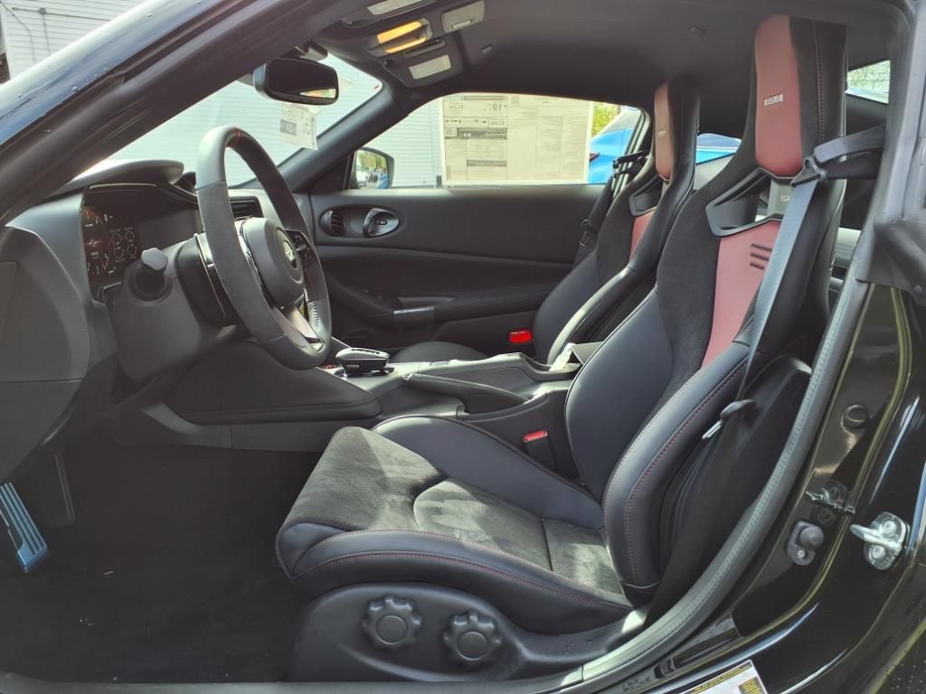 New 2025 Nissan Z NISMO w/ Floor Mat Package RWD image 12