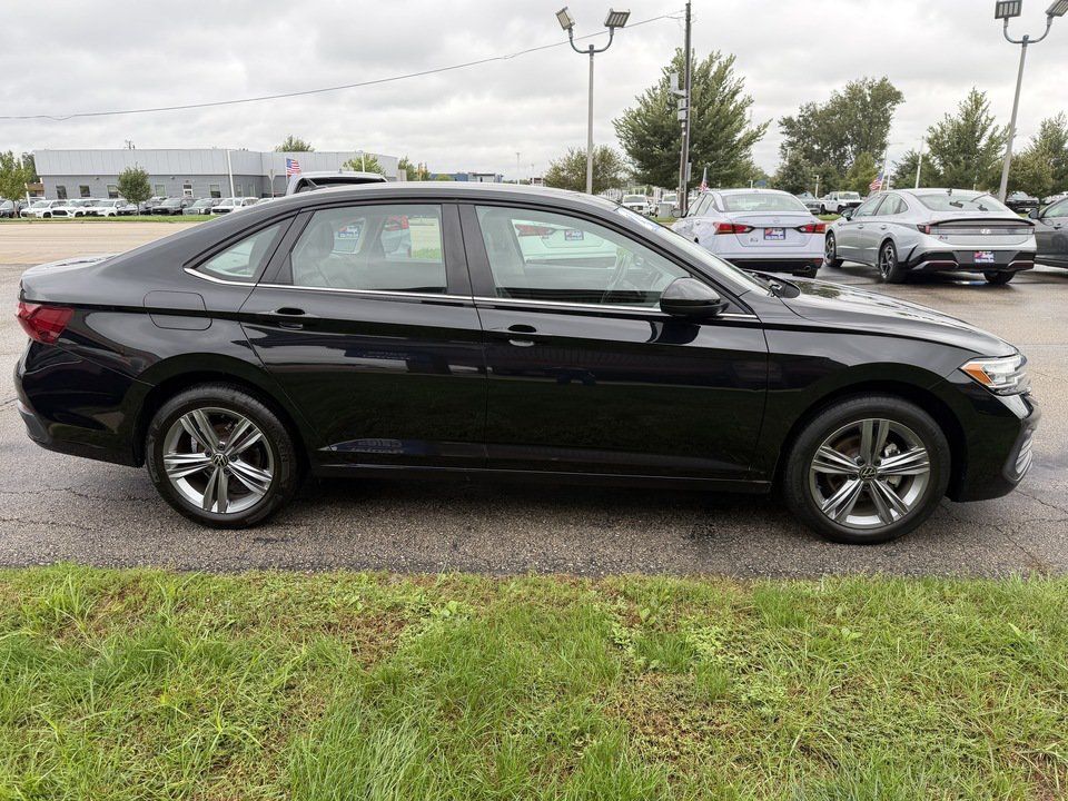 Used 2024 Volkswagen Jetta SE FWD image 6
