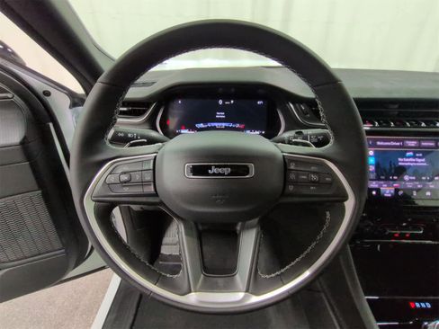 Used 2025 Jeep Grand Cherokee Laredo X w/ Luxury Tech Group I image 25