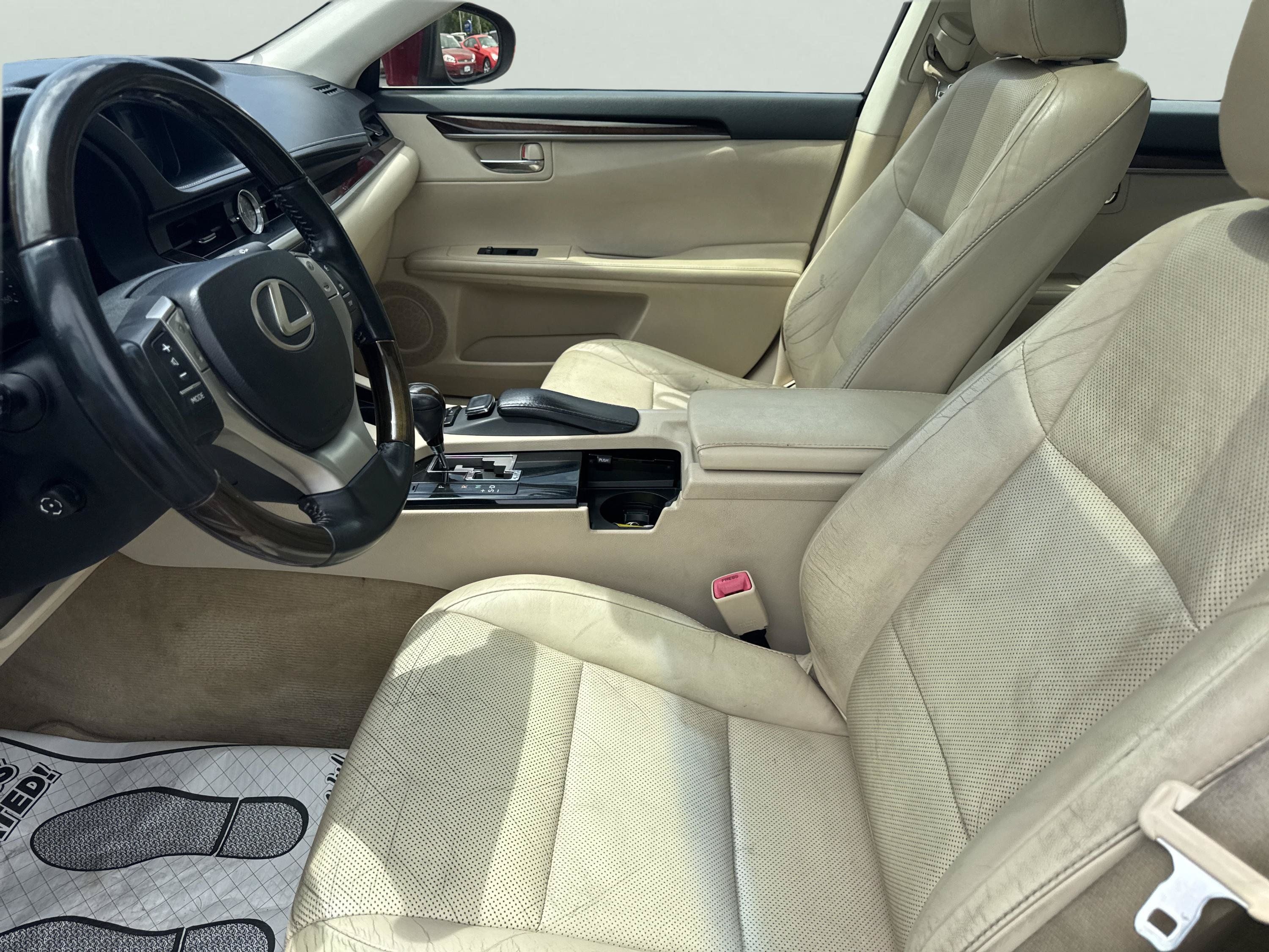 Used 2015 Lexus ES 350 w/ Luxury Package FWD image 11