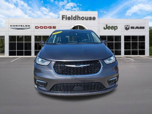 Used 2023 Chrysler Pacifica Touring-L image 8