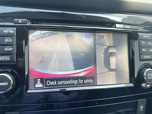 Used 2017 Nissan Rogue SV image 24