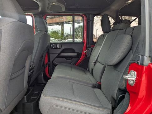 Used 2024 Jeep Wrangler Unlimited Sahara AWD/4WD image 18