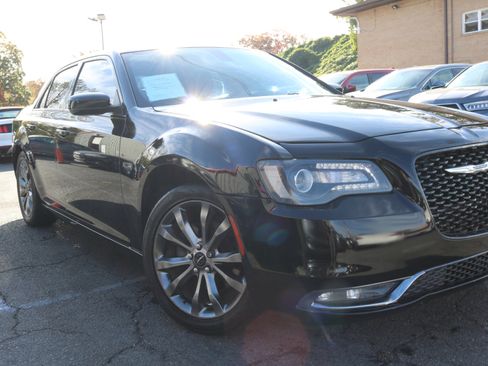 Used 2019 Chrysler 300 S image 3