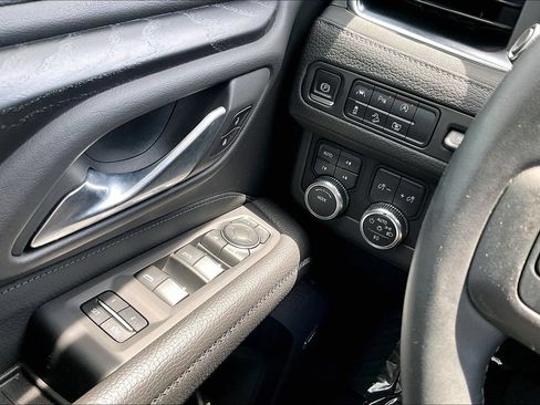 Used 2023 GMC Yukon Denali AWD/4WD image 38