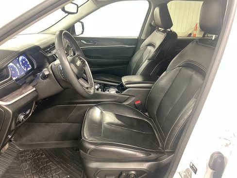 Used 2023 Jeep Grand Cherokee Limited AWD/4WD image 13