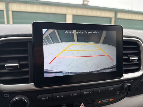 Used 2021 Hyundai Venue SEL image 22