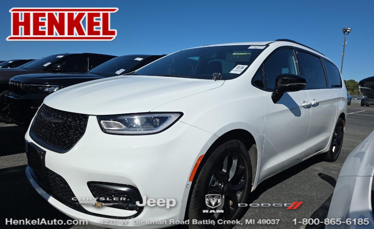 Used 2026 Chrysler Pacifica Select w/ S Appearance Package FWD image 1
