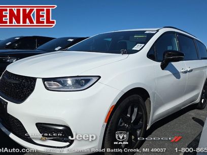 Used 2026 Chrysler Pacifica Select w/ S Appearance Package