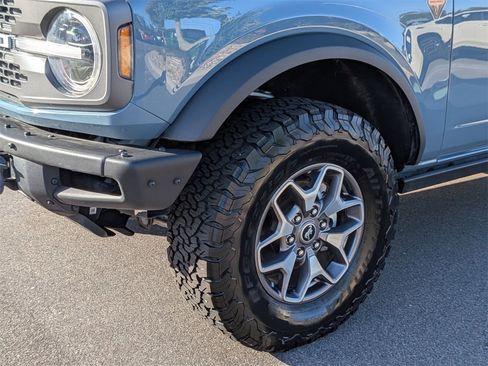 Used 2022 Ford Bronco Badlands image 9