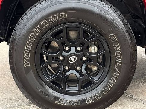 Used 2022 Toyota Tacoma SR5 w/ Technology Package RWD image 28