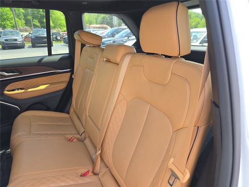 Used 2024 Jeep Grand Cherokee Summit AWD/4WD image 14