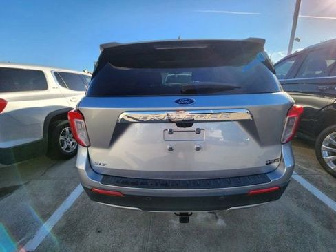 Used 2021 Ford Explorer XLT w/ Equipment Group 202A image 5
