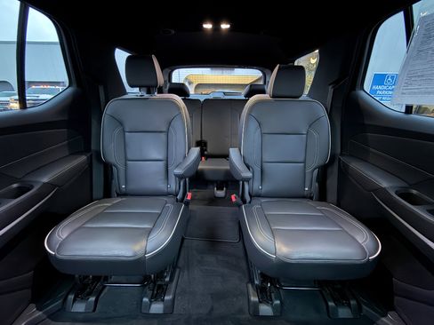 Used 2022 Chevrolet Traverse Premier image 4