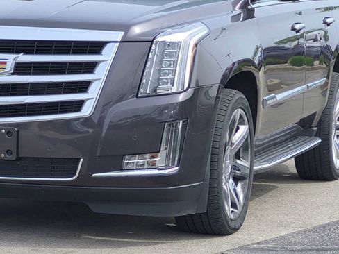 Used 2016 Cadillac Escalade Luxury AWD/4WD image 10