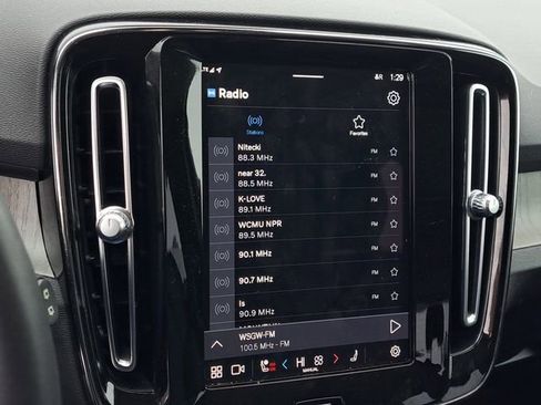 Used 2023 Volvo XC40 B5 Ultimate w/ Protection Package Premier image 13