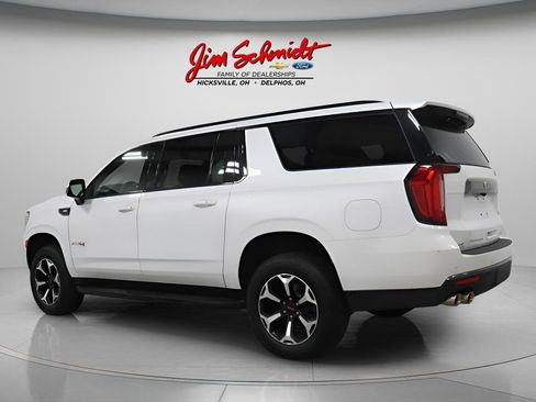 Used 2023 GMC Yukon XL AT4 w/ Technology Package AWD/4WD image 4