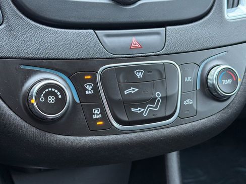 Used 2018 Chevrolet Malibu LT image 16