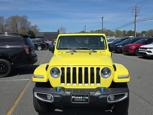 Used 2023 Jeep Wrangler Unlimited Sahara w/ Cold Weather Group AWD/4WD image 18