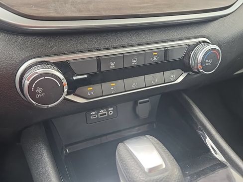 Used 2024 Nissan Altima 2.5 SV FWD image 25