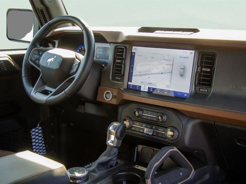 Certified 2024 Ford Bronco Outer Banks AWD/4WD image 5