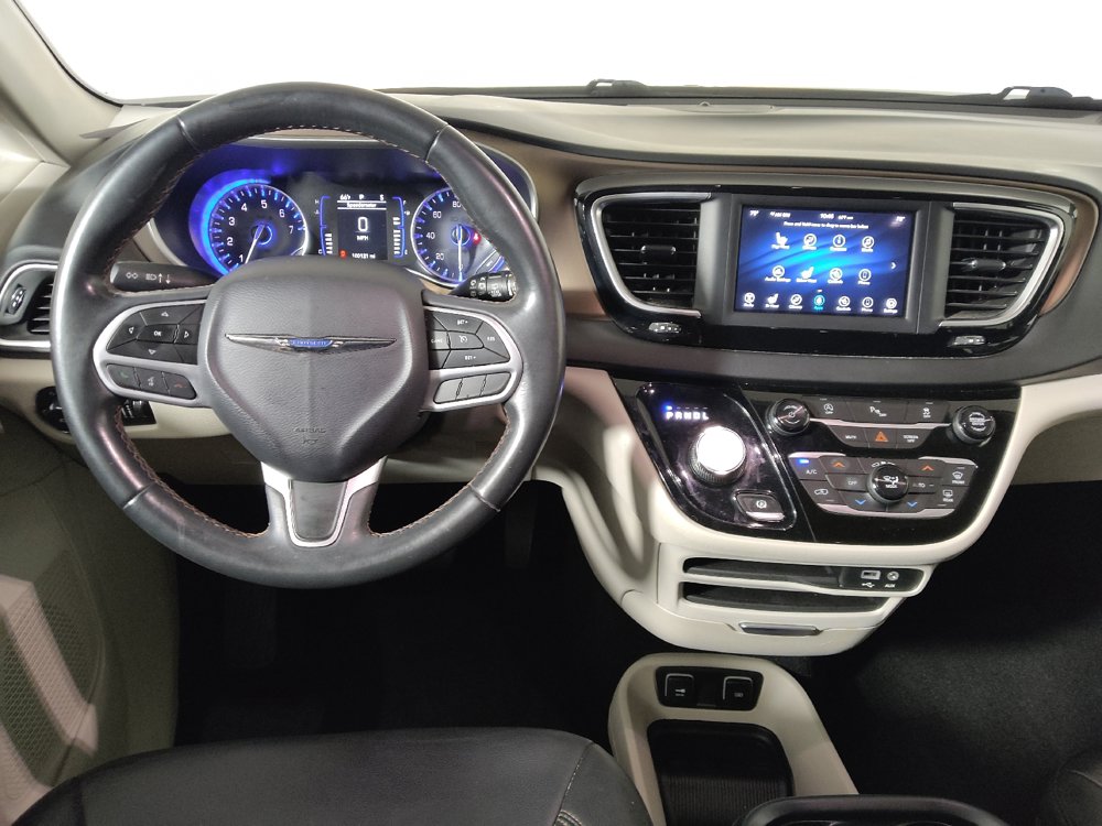 Used 2018 Chrysler Pacifica Touring-L FWD image 22