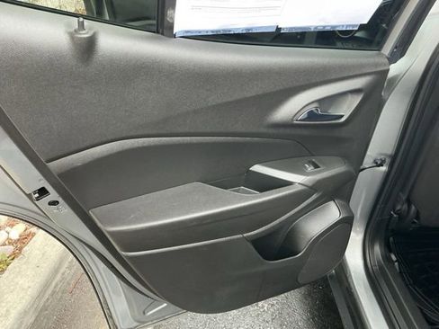 Used 2024 Chevrolet Trax RS w/ Sunroof Package image 19