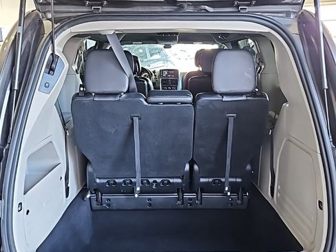 Used 2019 Dodge Grand Caravan SXT image 17