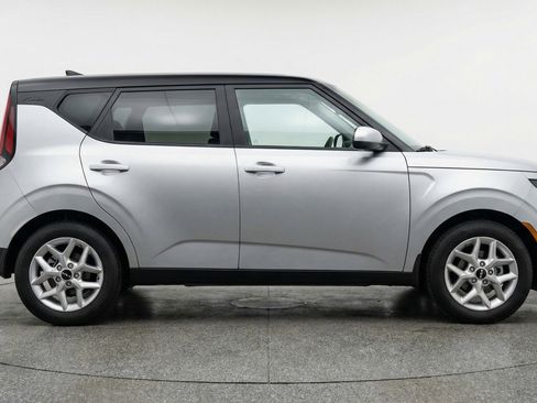 Used 2025 Kia Soul LX w/ LX Technology Package image 11