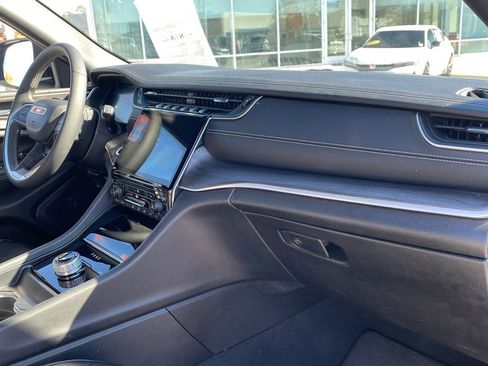 Used 2024 Jeep Grand Cherokee Limited image 13