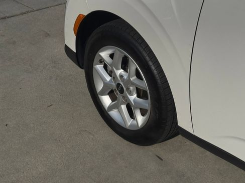 Used 2025 Kia Soul LX w/ LX Technology Package FWD image 28