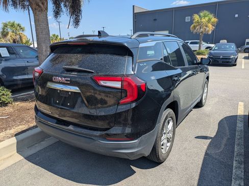 Used 2023 GMC Terrain SLE w/ Driver Convenience Package FWD image 2