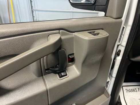 Used 2019 GMC Savana 2500 w/ Driver Convenience Package image 5
