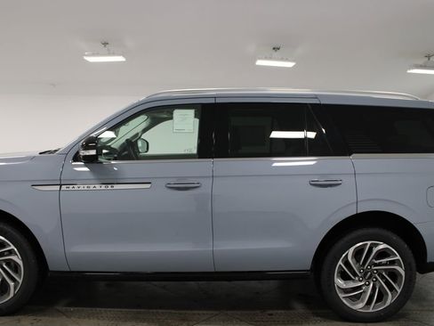 New 2026 Lincoln Navigator Reserve image 5