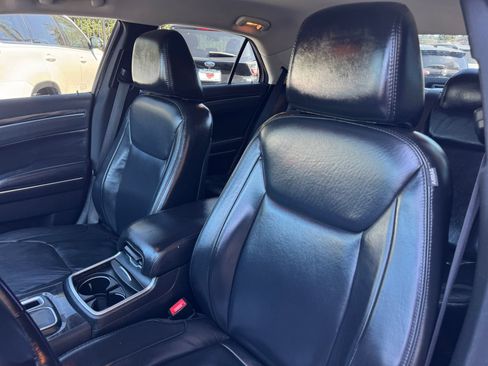 Used 2017 Chrysler 300 Limited AWD/4WD image 11