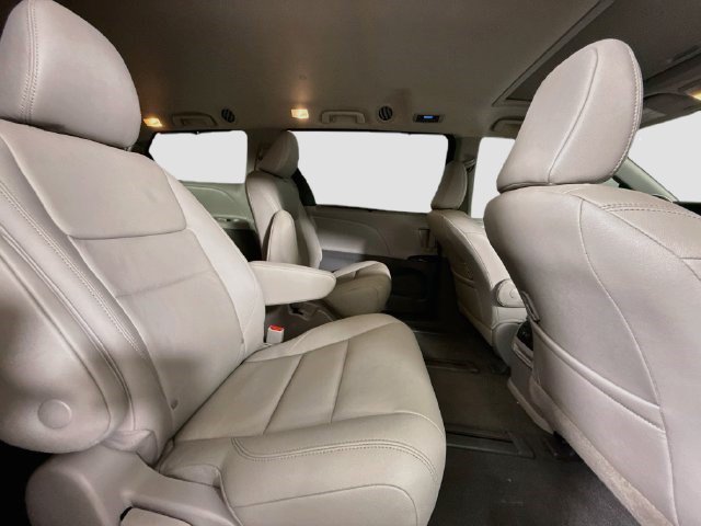 Used 2020 Toyota Sienna XLE w/ XLE Navigation Package AWD/4WD image 26